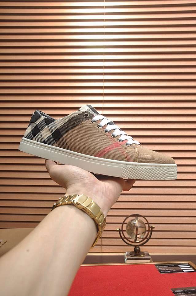 Burberry Leather Low-Top Sneakers Colorway 7 1133260-7