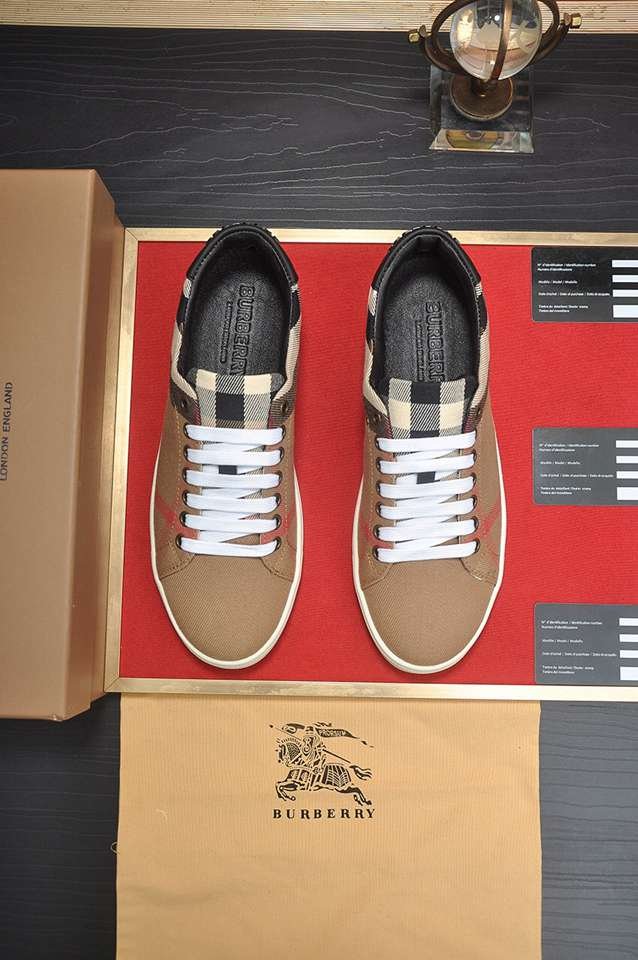 Burberry Leather Low-Top Sneakers Colorway 7 1133260-7