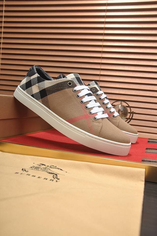 Burberry Leather Low-Top Sneakers Colorway 7 1133260-7
