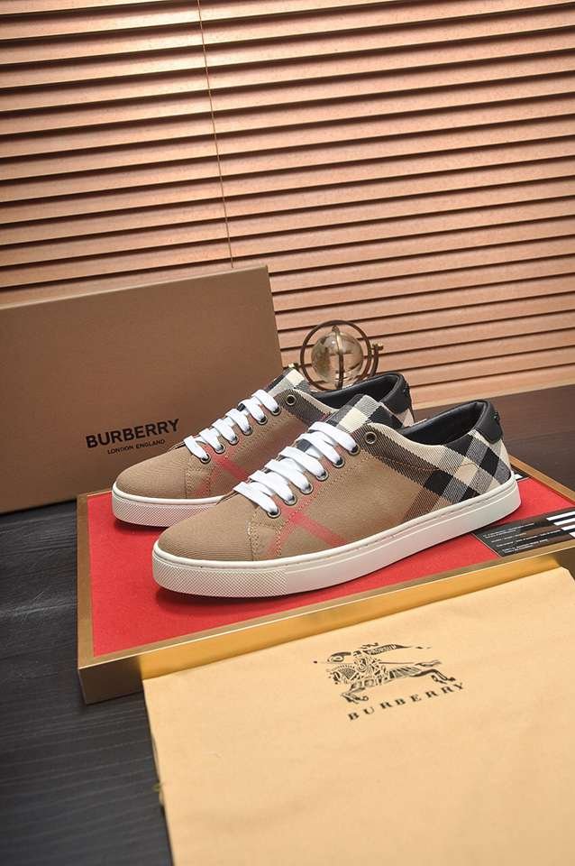 Burberry Leather Low-Top Sneakers Colorway 7 1133260-7