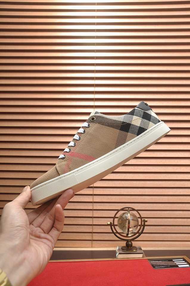 Burberry Leather Low-Top Sneakers Colorway 7 1133260-7