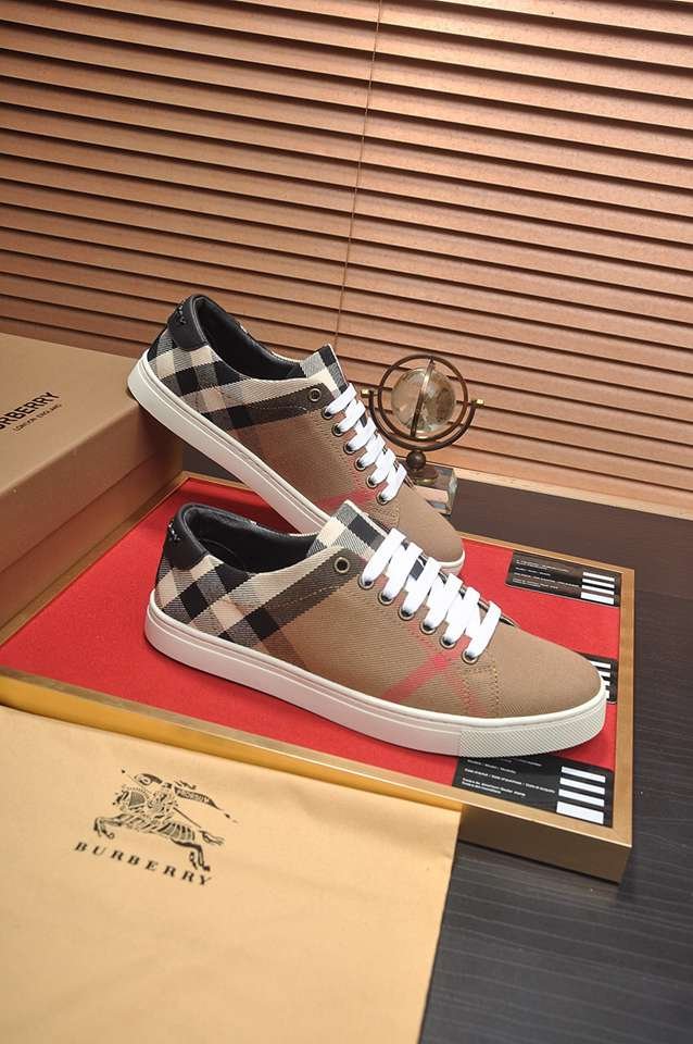 Burberry Leather Low-Top Sneakers Colorway 7 1133260-7