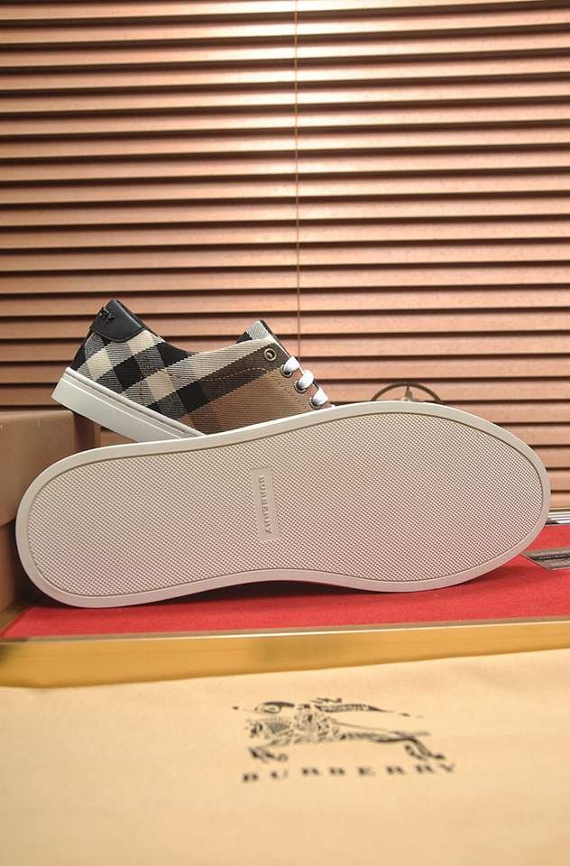 Burberry Leather Low-Top Sneakers Colorway 7 1133260-7