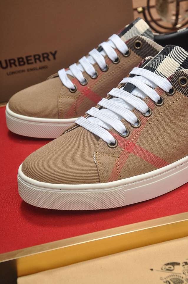Burberry Leather Low-Top Sneakers Colorway 7 1133260-7