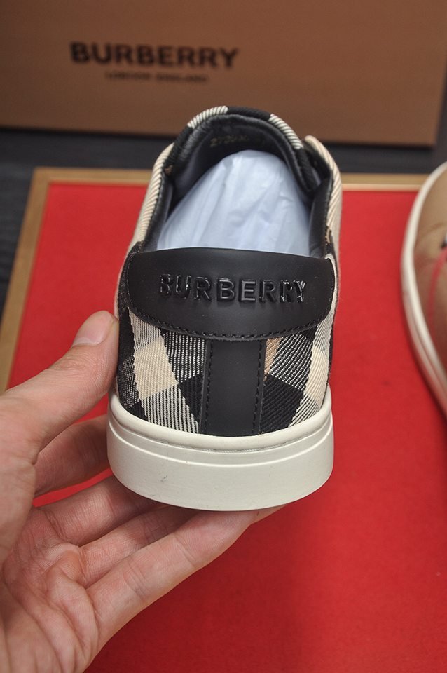 Burberry Leather Low-Top Sneakers Colorway 7 1133260-7