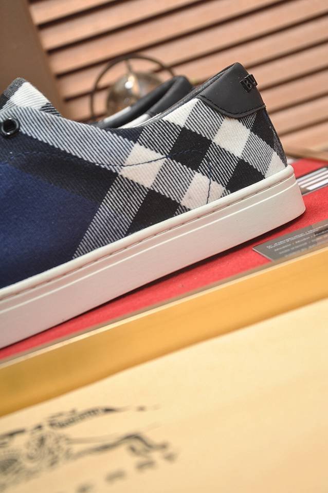 Burberry Leather Low-Top Sneakers Colorway 6 1133260-6