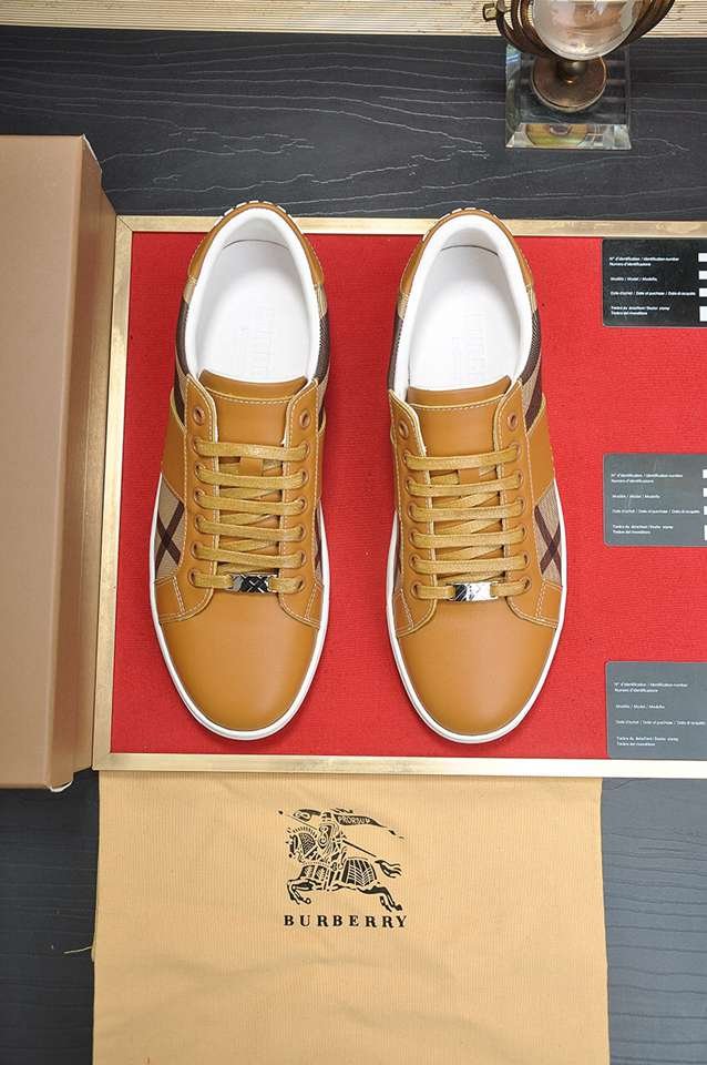 Burberry Leather Low-Top Sneakers Colorway 5 1133260-5