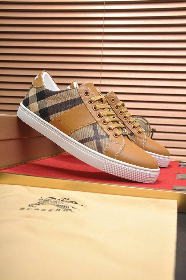 Burberry Leather Low-Top Sneakers Colorway 5 1133260-5