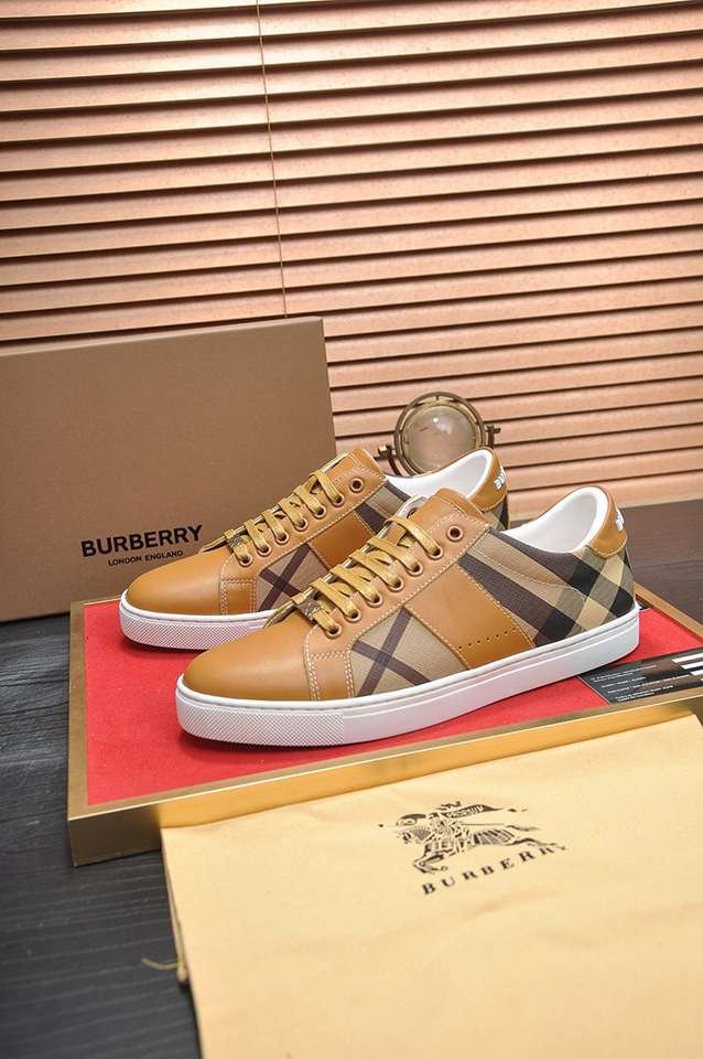 Burberry Leather Low-Top Sneakers Colorway 5 1133260-5