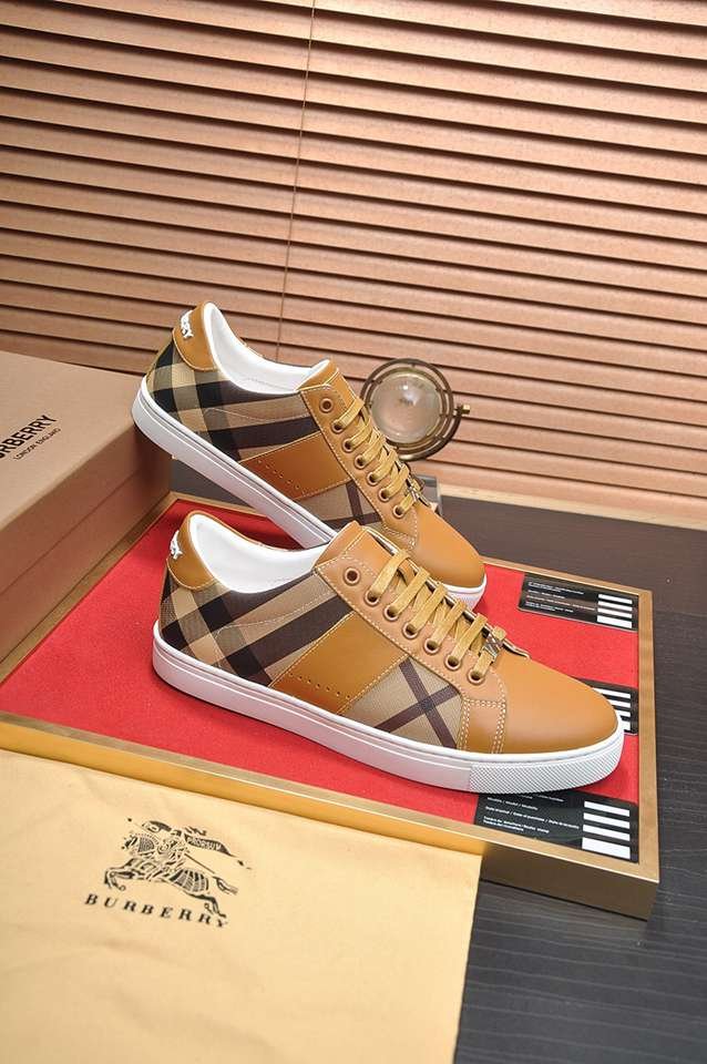 Burberry Leather Low-Top Sneakers Colorway 5 1133260-5