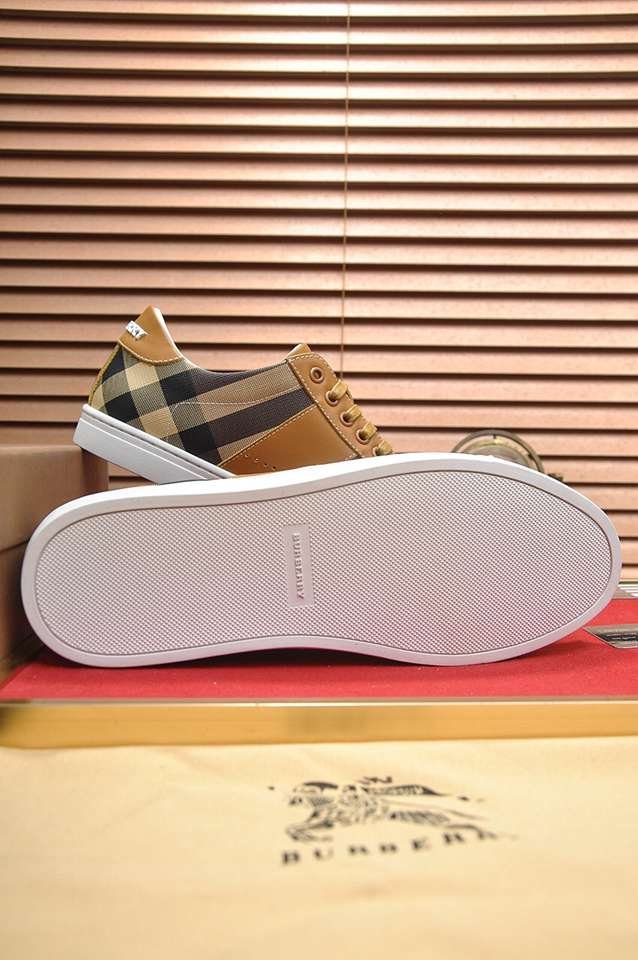 Burberry Leather Low-Top Sneakers Colorway 5 1133260-5