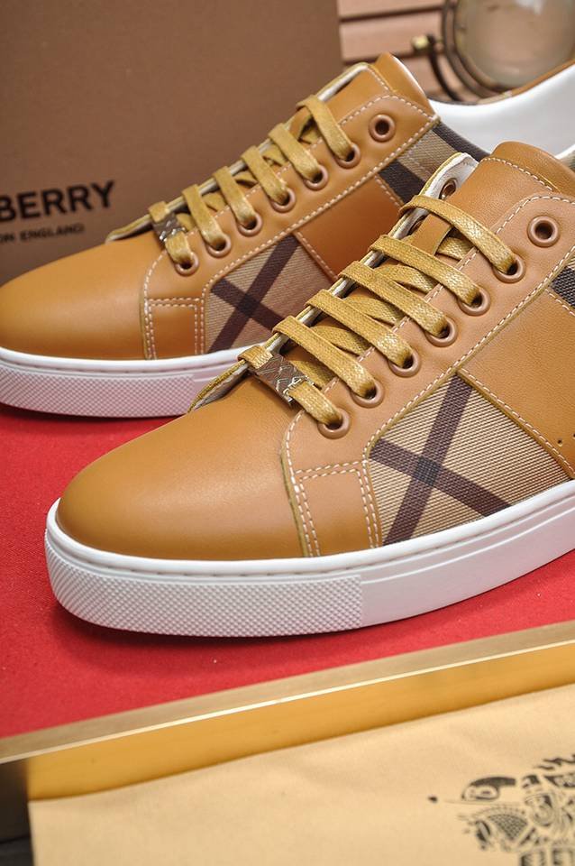 Burberry Leather Low-Top Sneakers Colorway 5 1133260-5