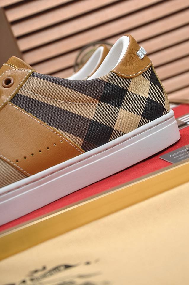 Burberry Leather Low-Top Sneakers Colorway 5 1133260-5