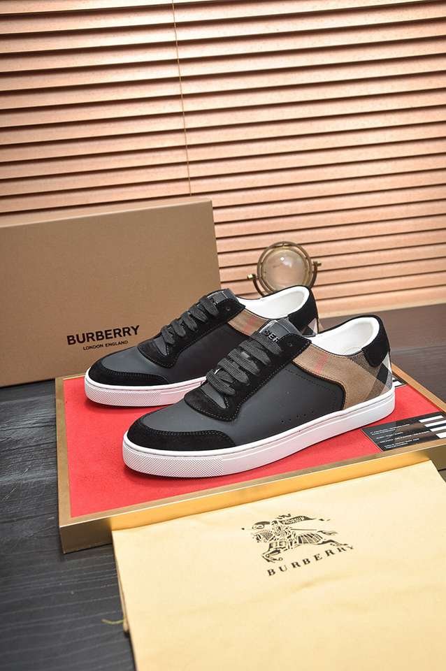 Burberry Leather Low-Top Sneakers Colorway 3 1133260-3