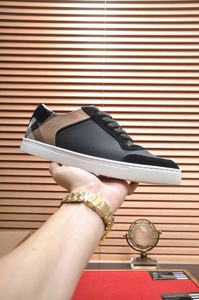 Burberry Leather Low-Top Sneakers Colorway 3 1133260-3