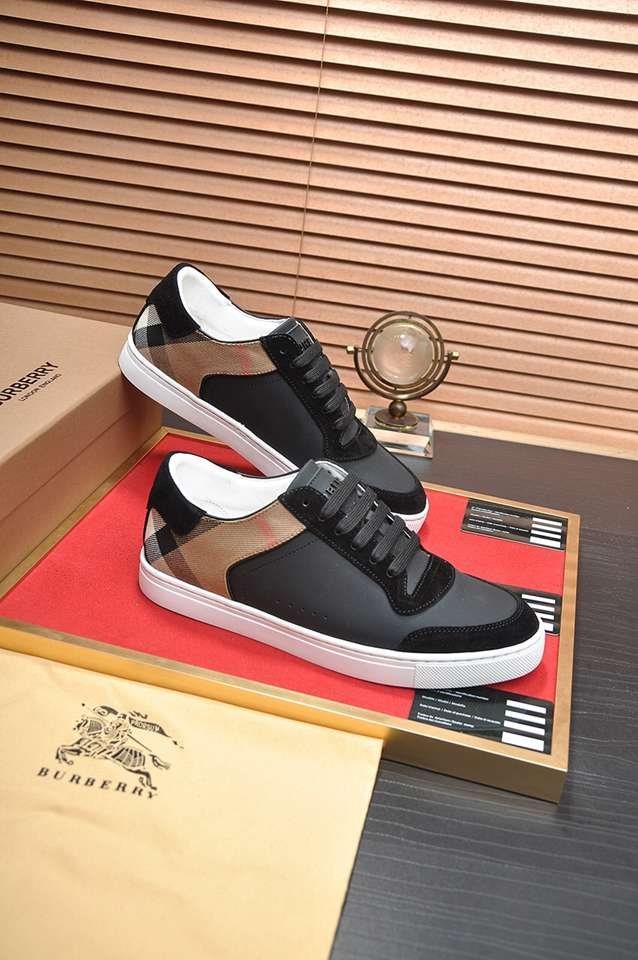 Burberry Leather Low-Top Sneakers Colorway 3 1133260-3