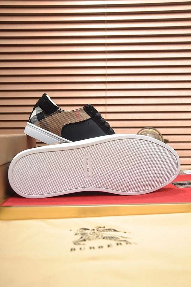 Burberry Leather Low-Top Sneakers Colorway 3 1133260-3