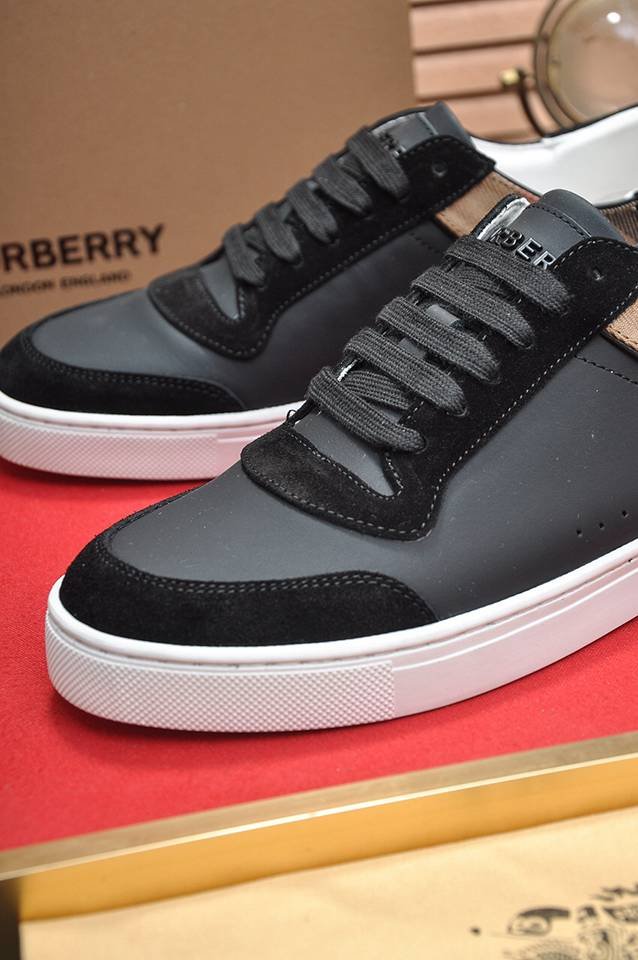Burberry Leather Low-Top Sneakers Colorway 3 1133260-3