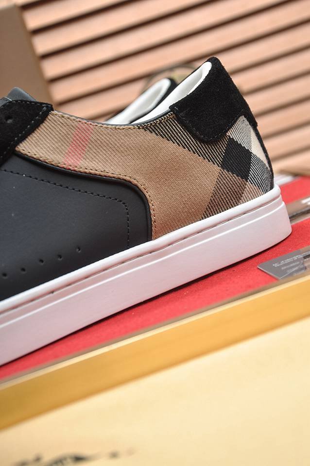 Burberry Leather Low-Top Sneakers Colorway 3 1133260-3