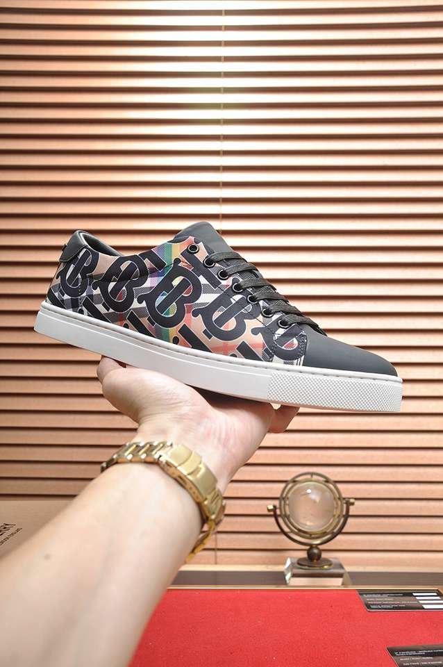 Burberry Leather Low-Top Sneakers Colorway 2 1133260-2