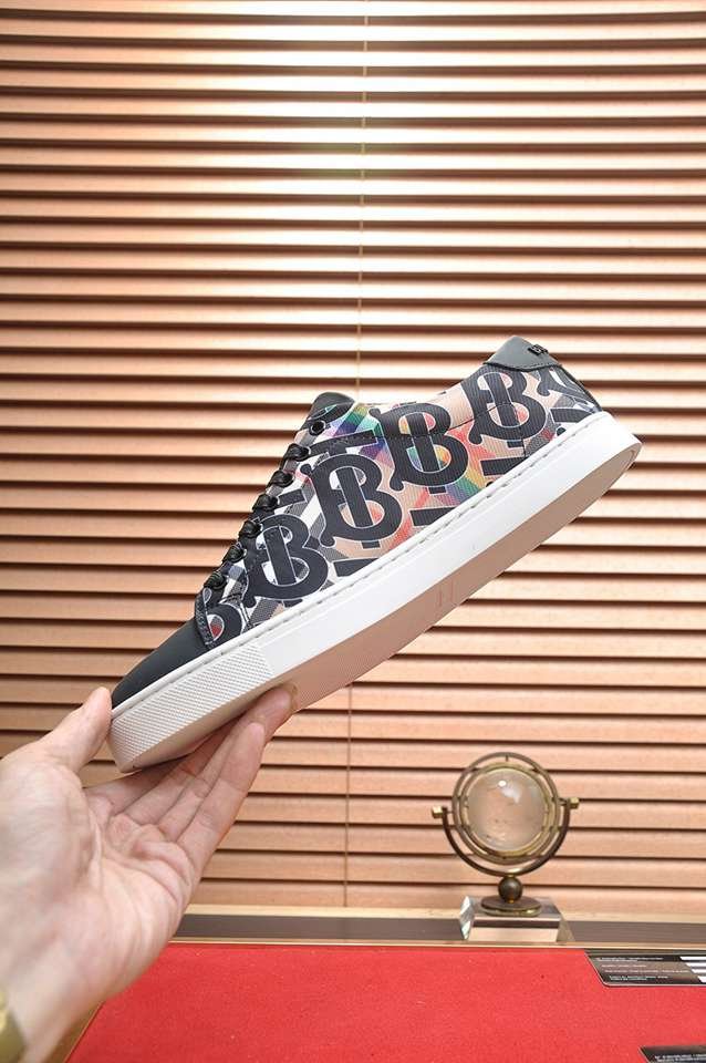 Burberry Leather Low-Top Sneakers Colorway 2 1133260-2