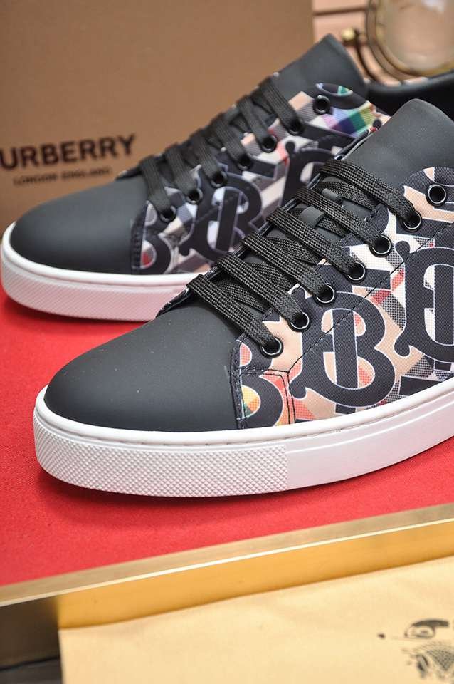 Burberry Leather Low-Top Sneakers Colorway 2 1133260-2
