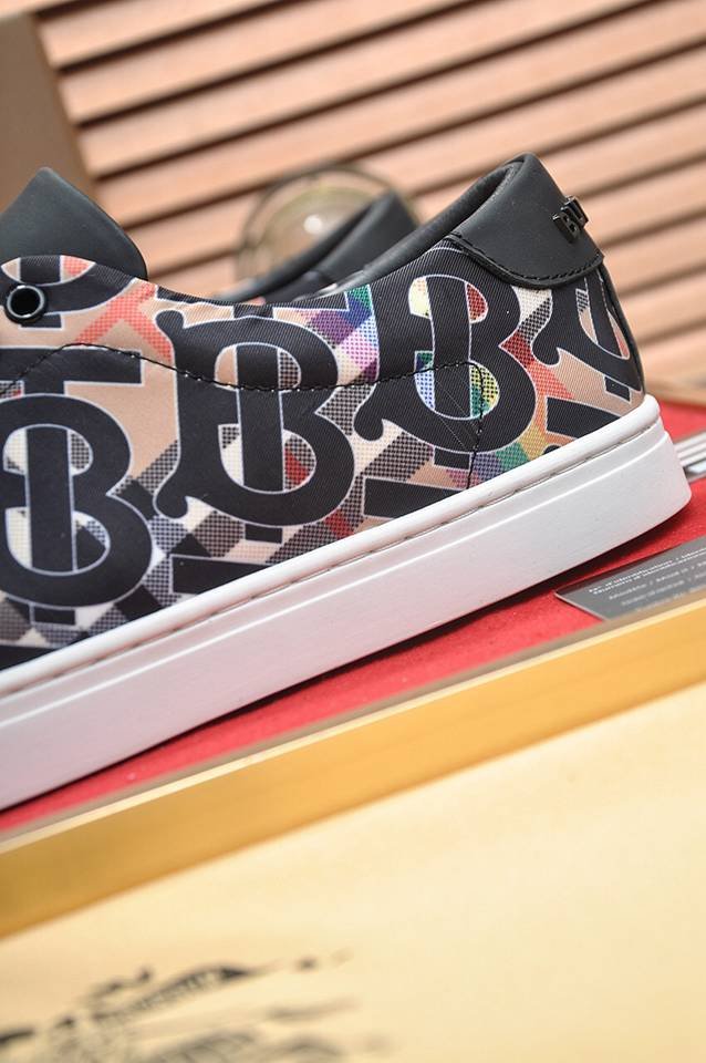 Burberry Leather Low-Top Sneakers Colorway 2 1133260-2