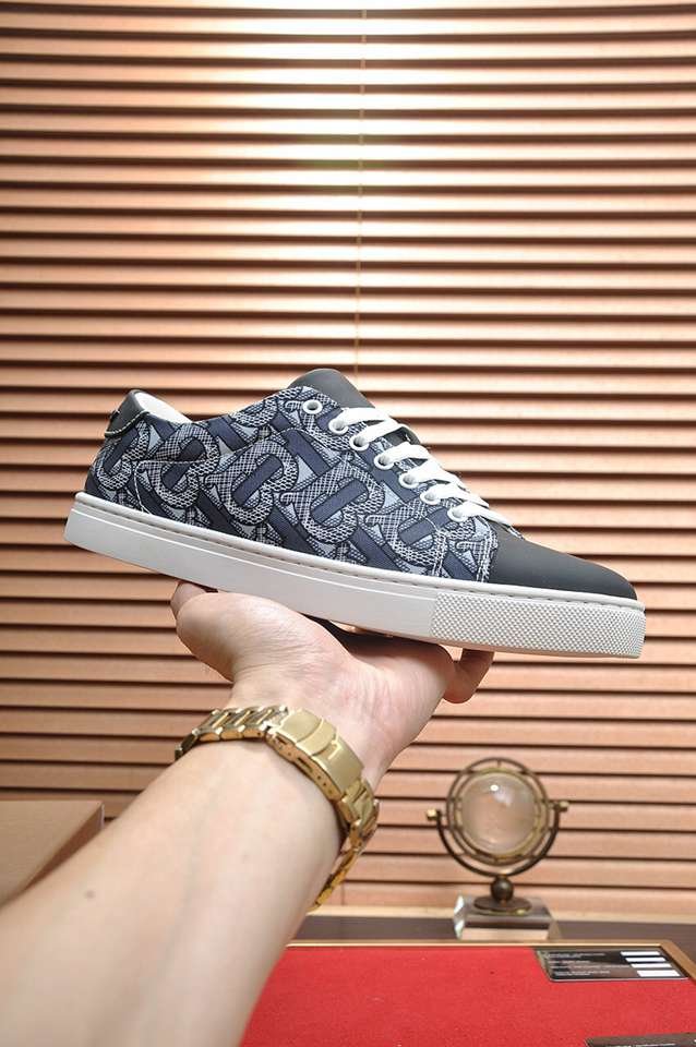 Burberry Leather Low-Top Sneakers Colorway 1 1133260-1
