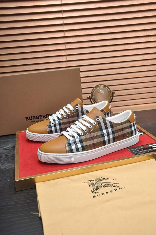 Burberry Leather Low-Top Sneakers 1133260
