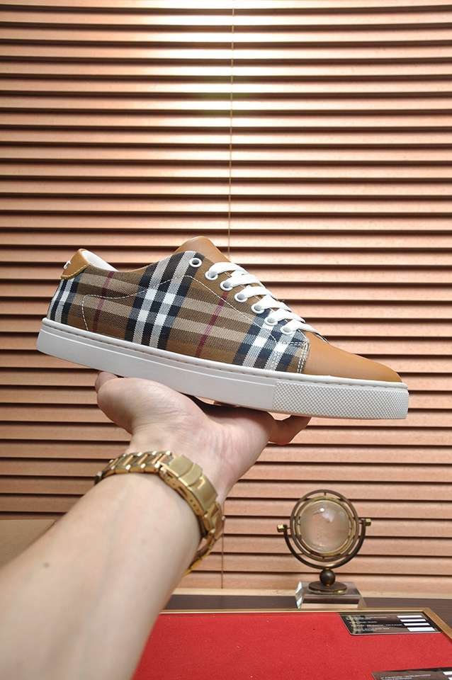 Burberry Leather Low-Top Sneakers 1133260