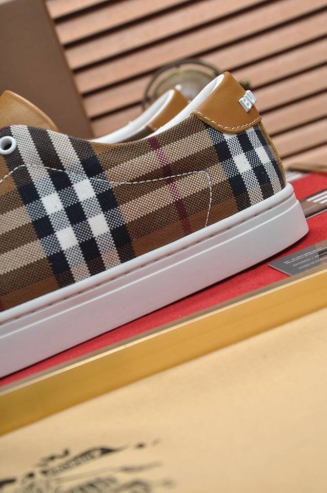 Burberry Leather Low-Top Sneakers 1133260