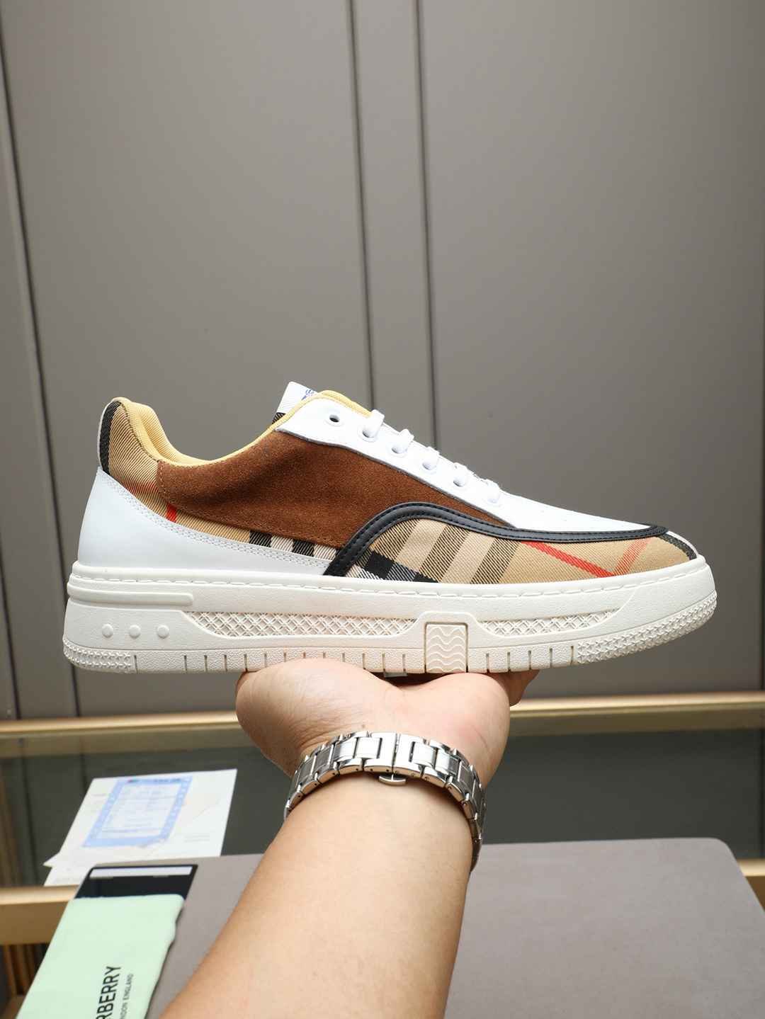 Burberry Men's Vintage Low-Top Sneakers 1308220