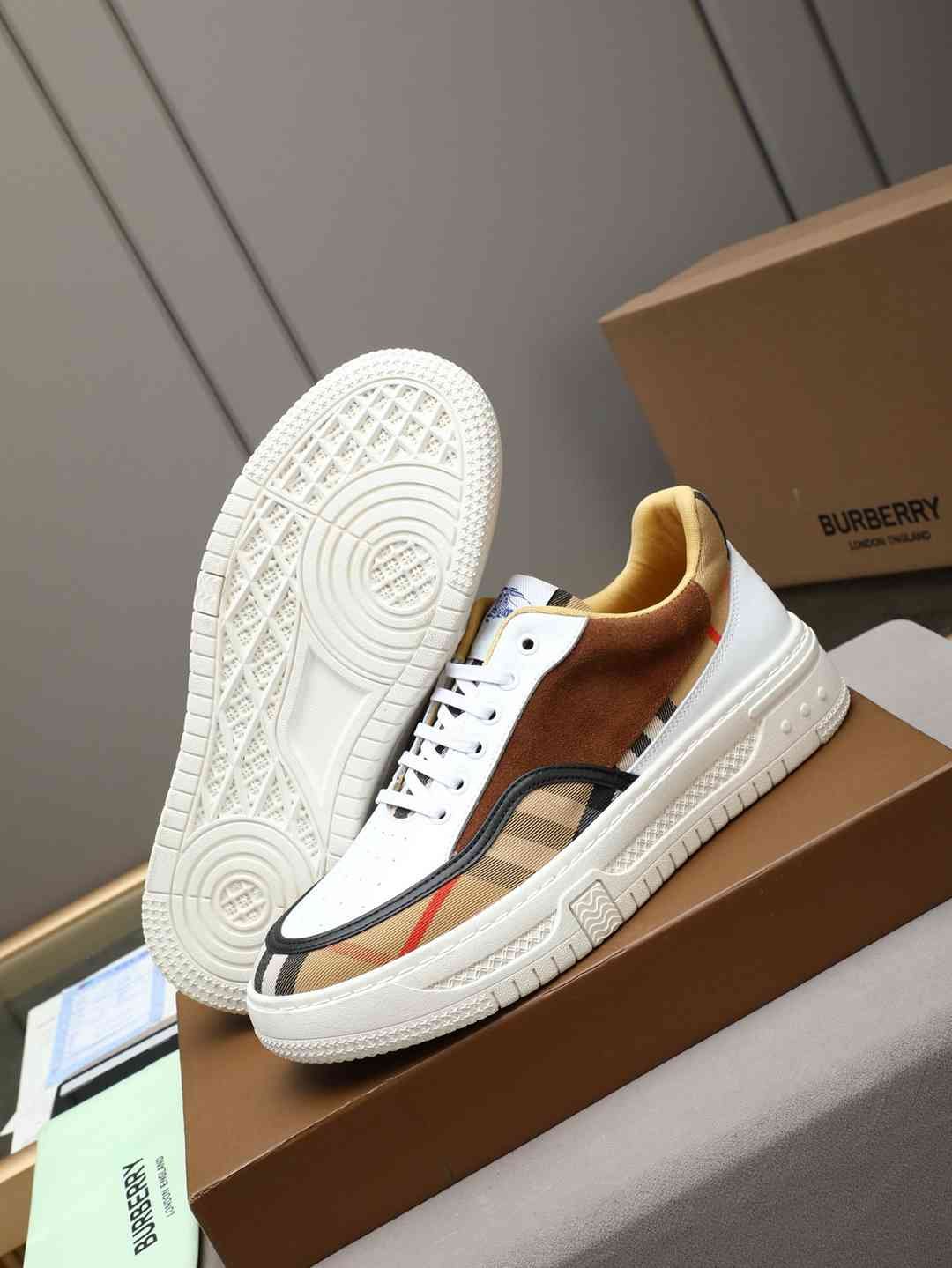 Burberry Men’s Vintage Low-Top Sneakers 1308220