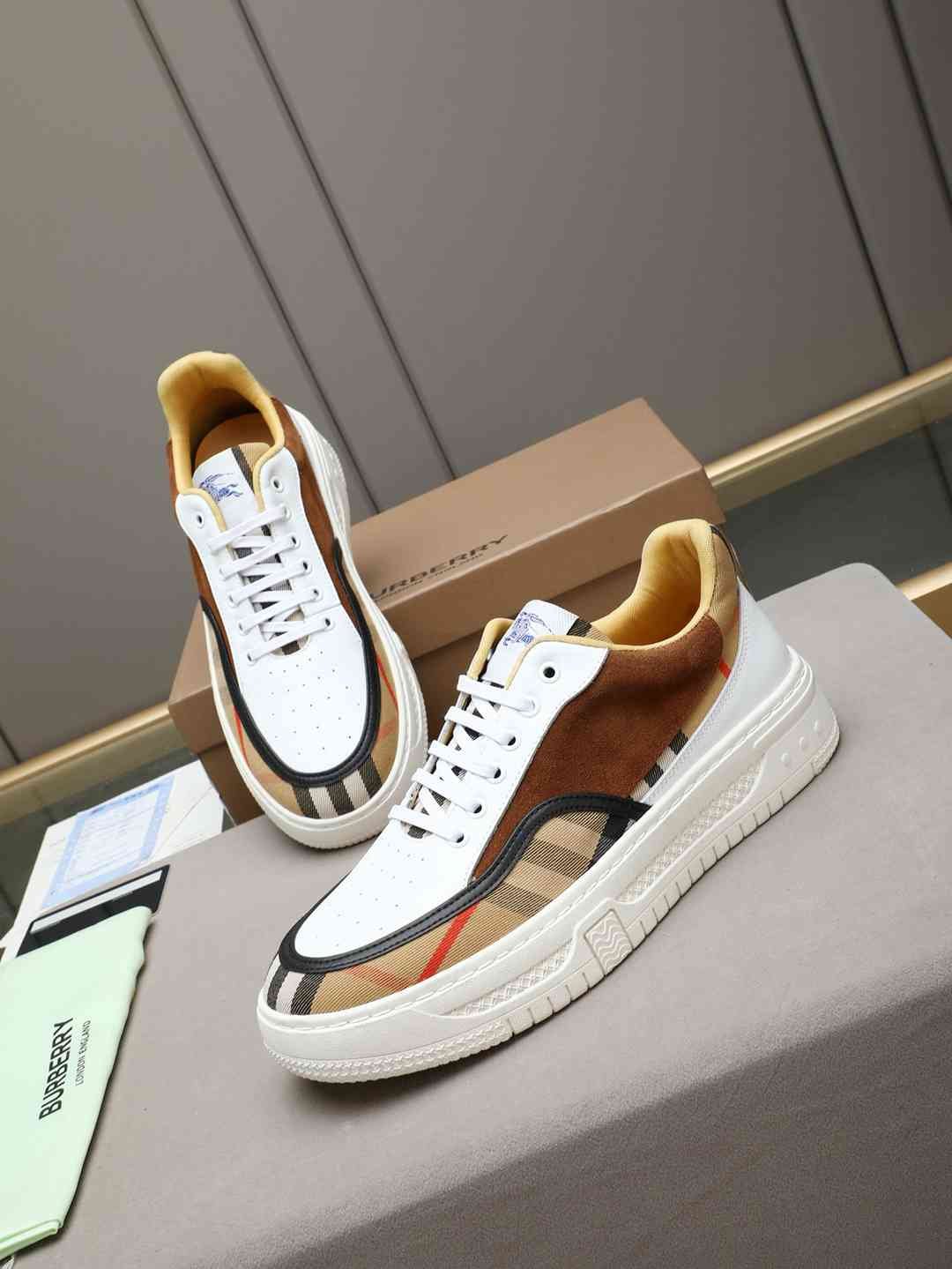 Burberry Men’s Vintage Low-Top Sneakers 1308220