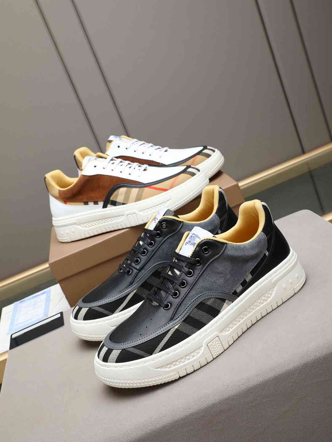 Burberry Men’s Vintage Low-Top Sneakers 1308220