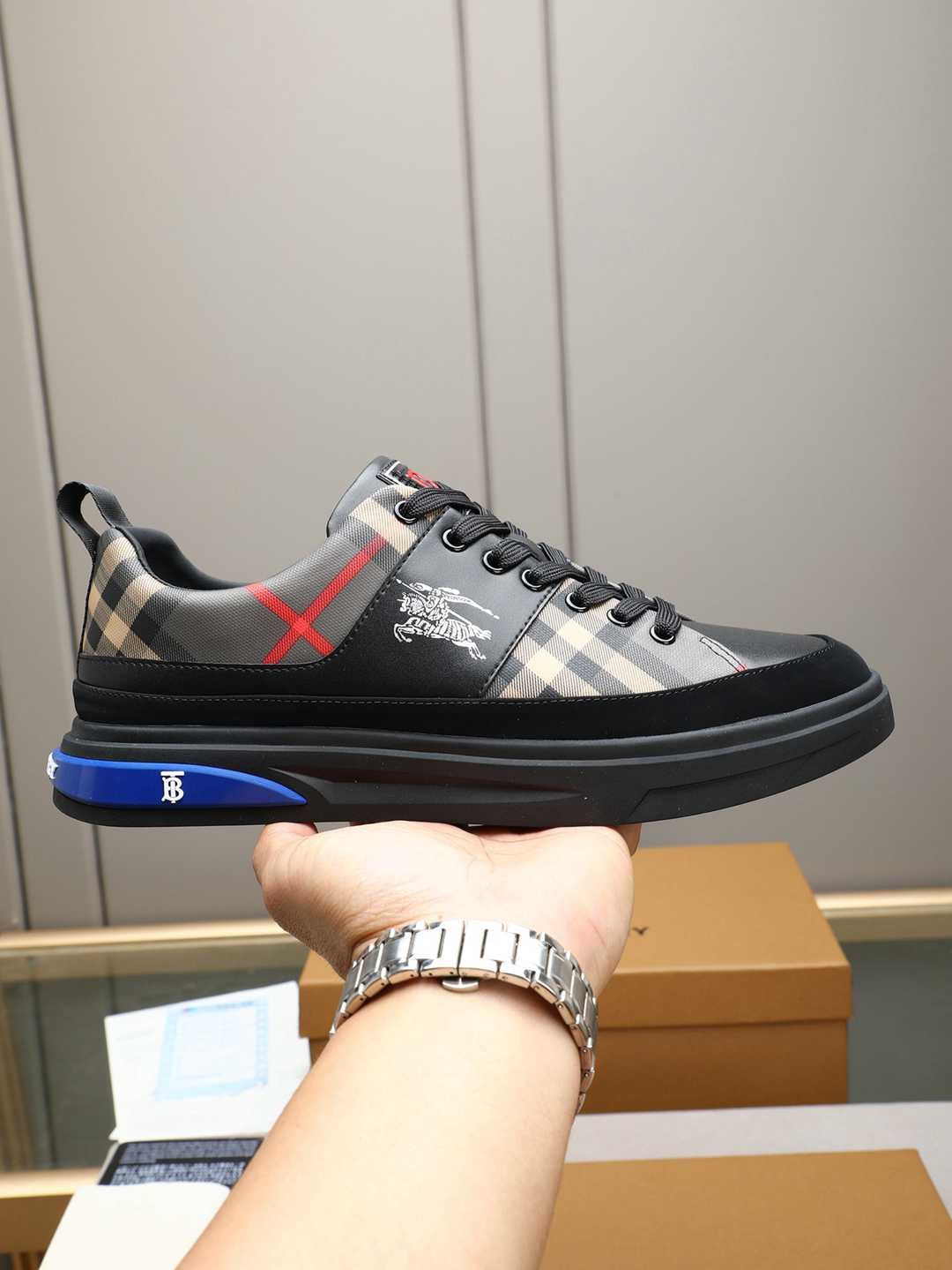 Burberry Men's Leather Sneakers Colorway 8 1308230-8