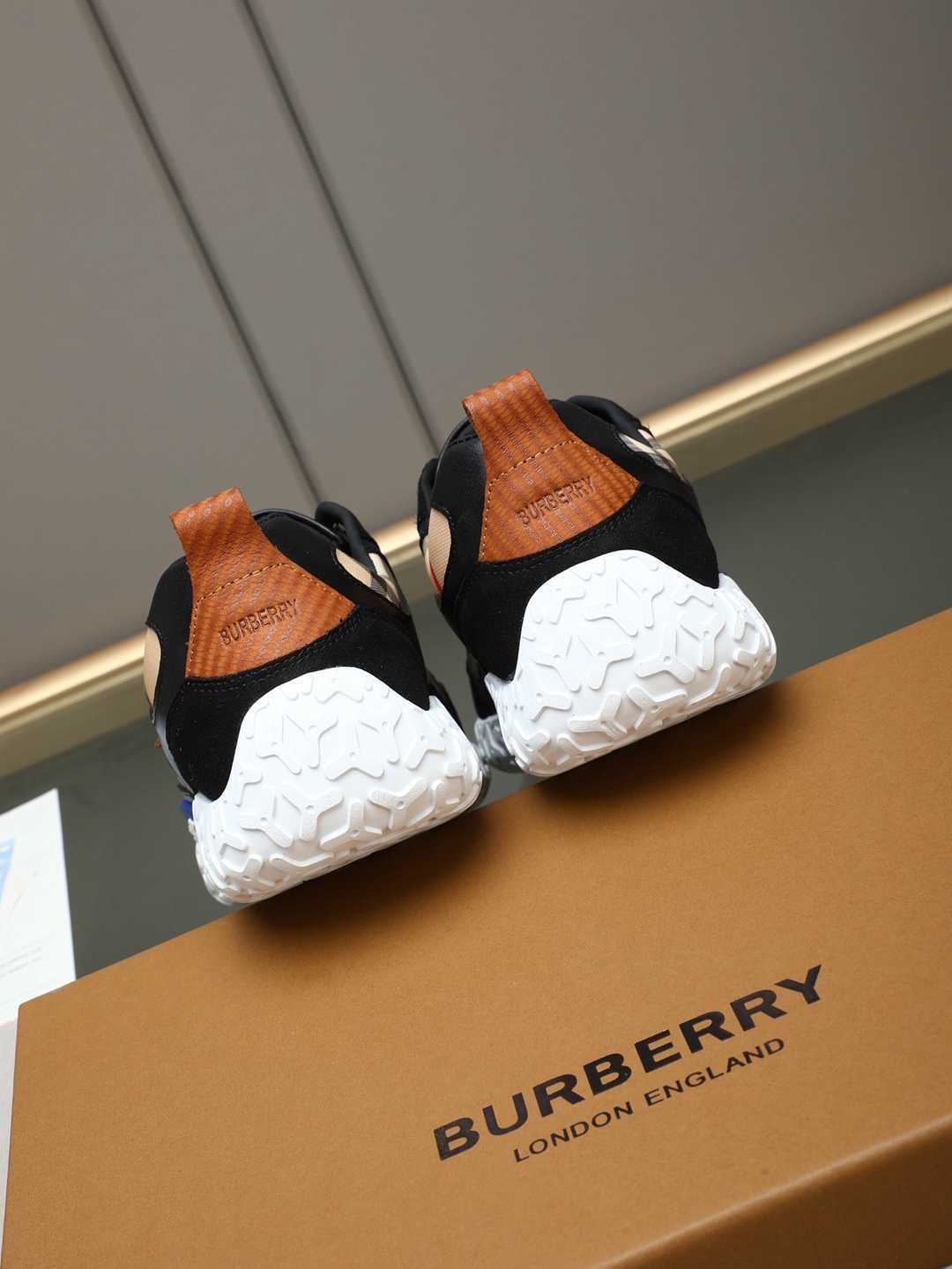 Burberry Men’s Leather Sneakers Colorway 1 1308230-1