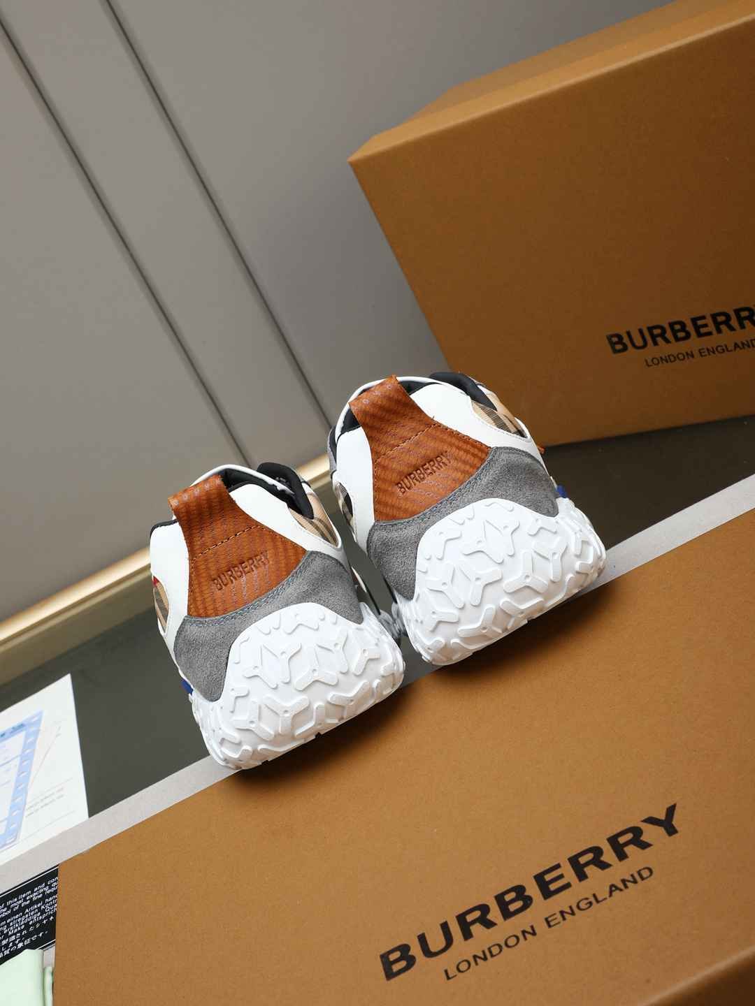 Burberry Men’s Leather Sneakers 1308230