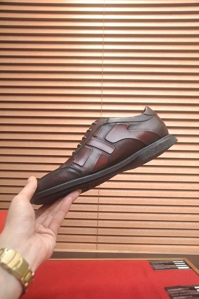 Ferragamo Men’s Calfskin leather Sneakers Colorway 4 1133310-4