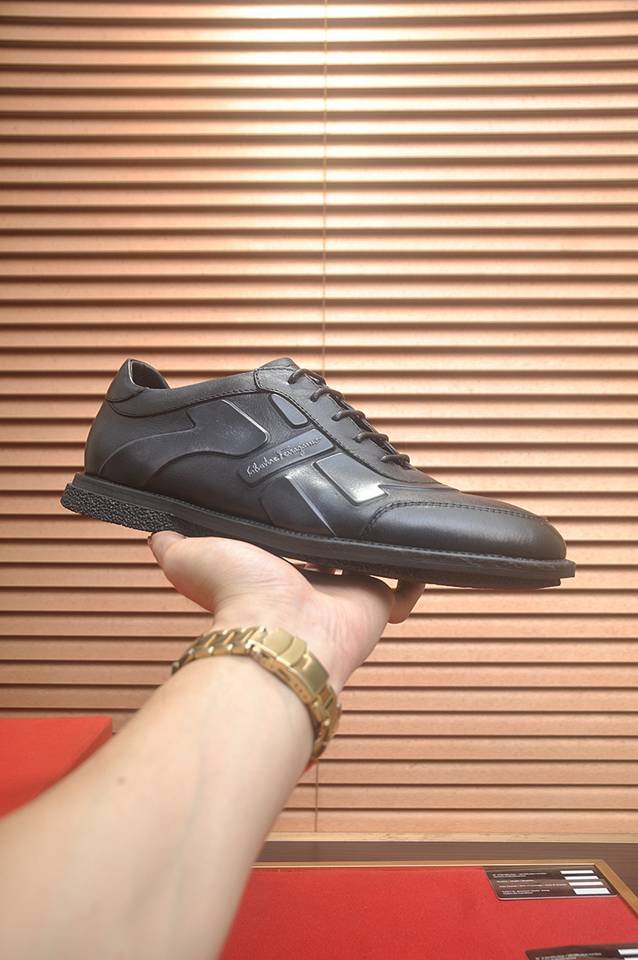 Ferragamo Men's Calfskin leather Sneakers Colorway 3 1133310-3