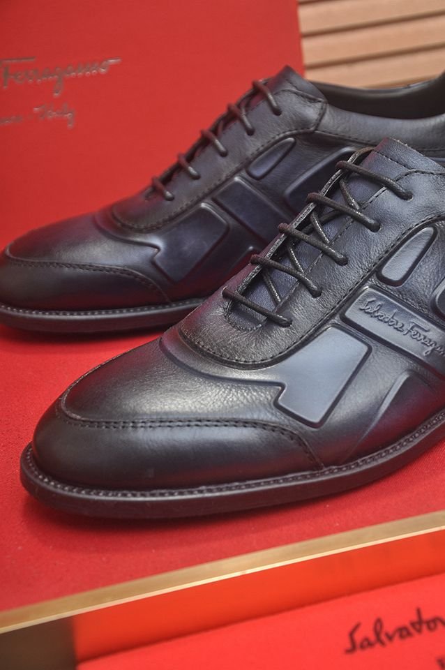 Ferragamo Men’s Calfskin leather Sneakers Colorway 3 1133310-3