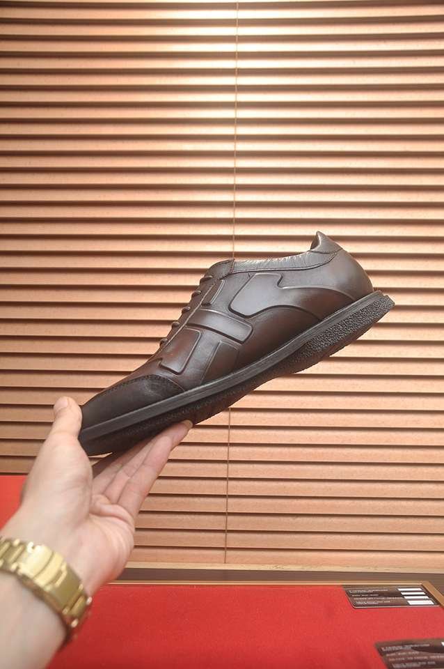Ferragamo Men’s Calfskin leather Sneakers Colorway 1 1133310-1