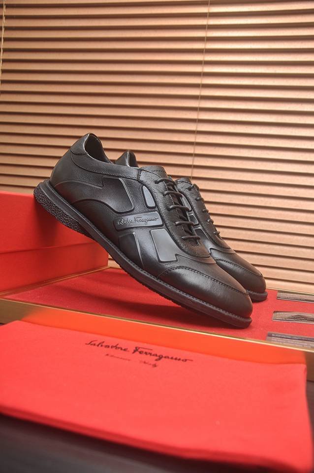 Ferragamo Men’s Calfskin leather Sneakers 1133310