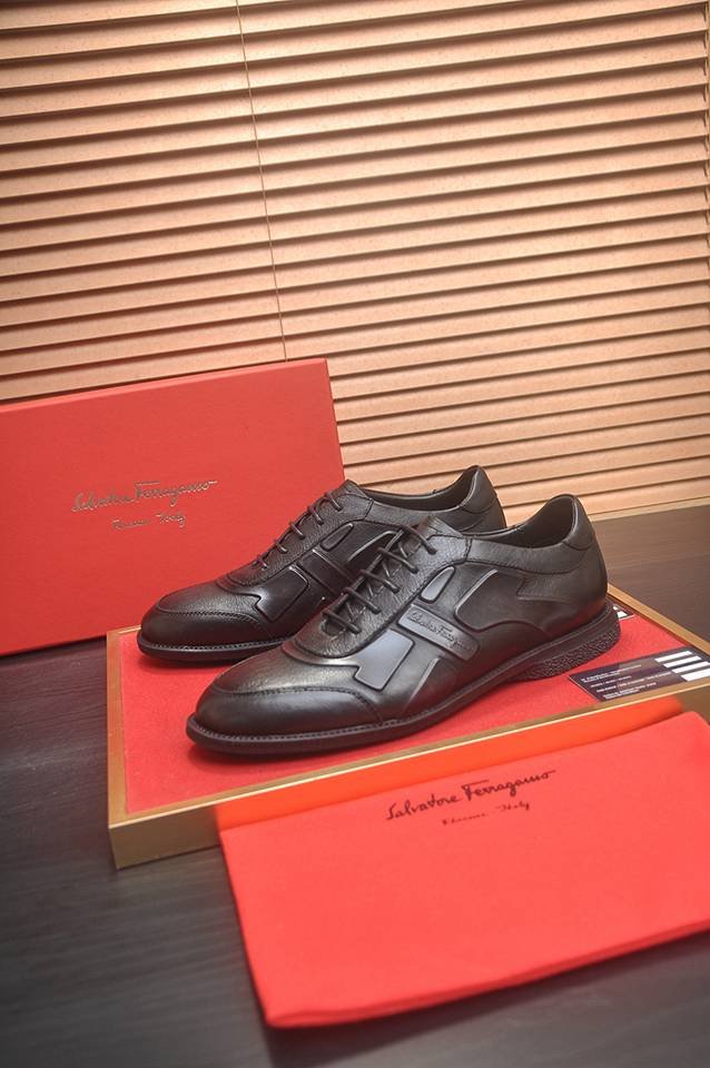 Ferragamo Men’s Calfskin leather Sneakers 1133310