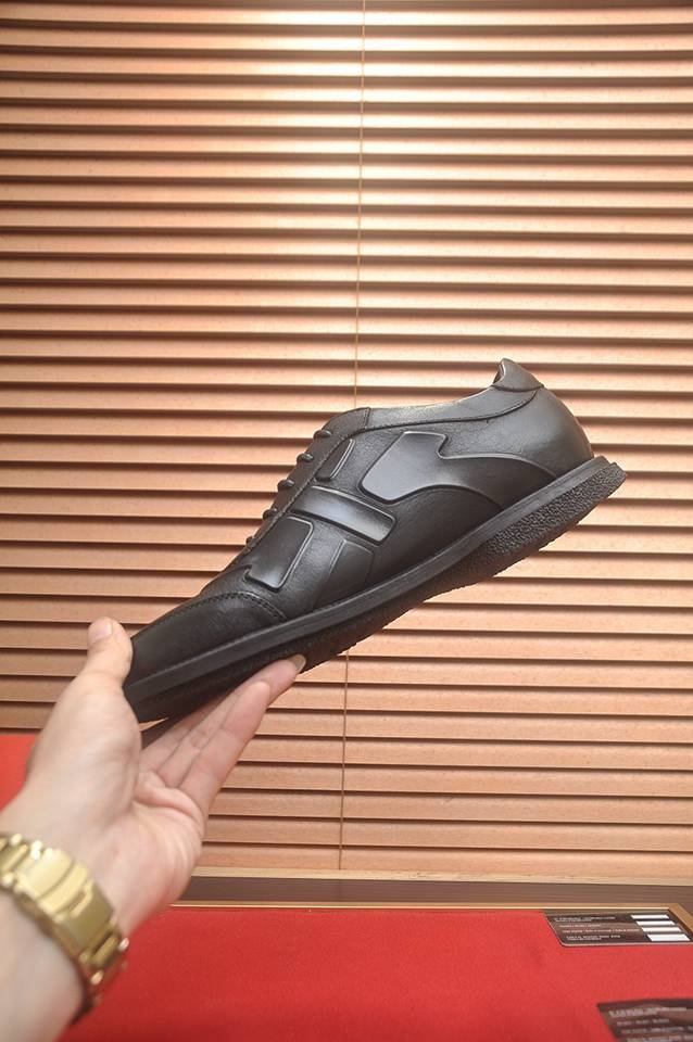Ferragamo Men’s Calfskin leather Sneakers 1133310