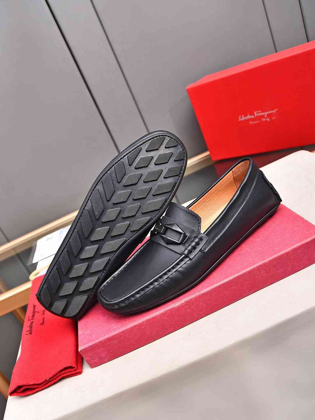 Ferragamo Leather Sneakers 1308220