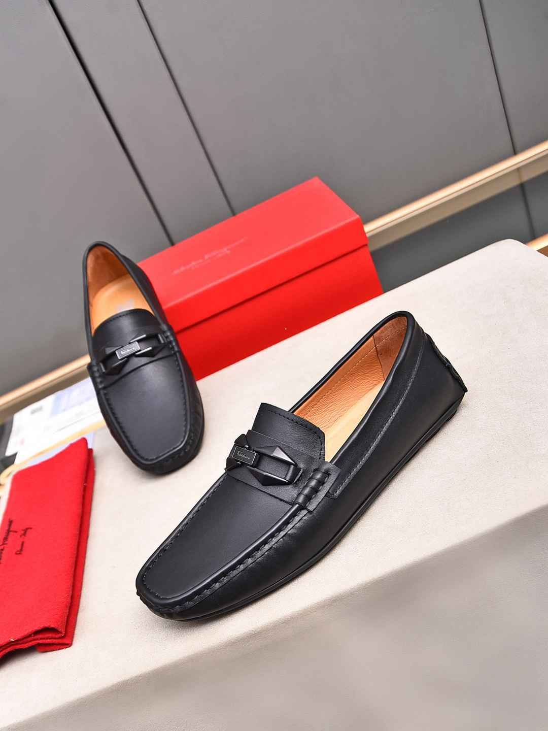 Ferragamo Leather Sneakers 1308220