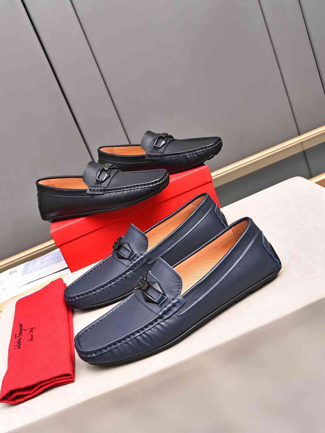 Ferragamo Leather Sneakers 1308220