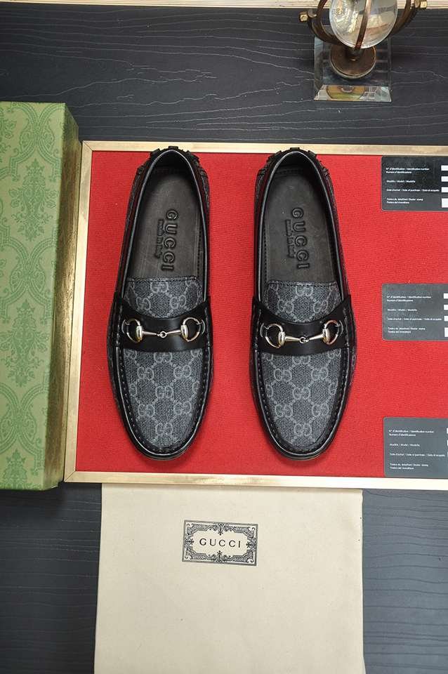 Gucci Leather Sneakers 1133230