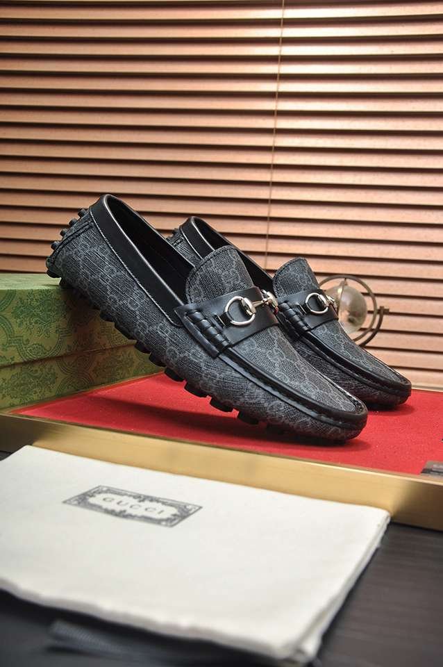 Gucci Leather Sneakers 1133230